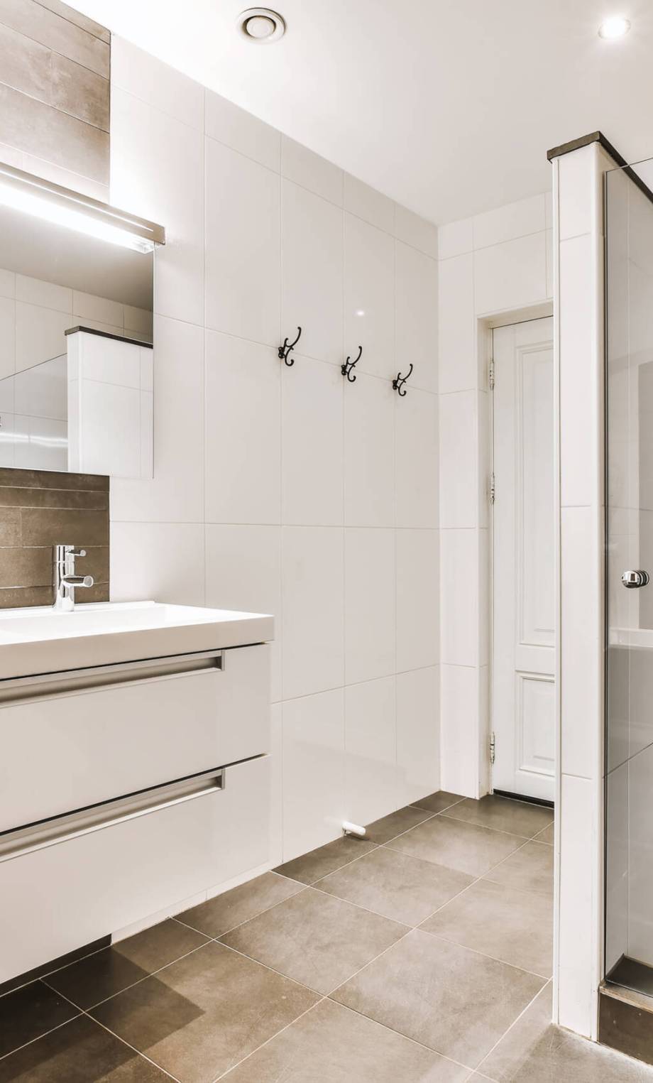 Elegant bathroom design Interior design of beautiful and elegant bathroom